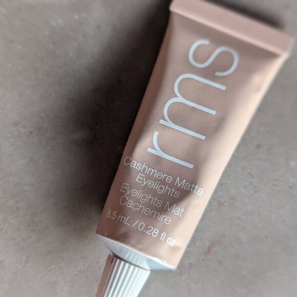 RMS Beauty Cashmere Matte Eyelight Eyeshadow | TUNDRA TAUPE: A light desert sand - Picture 13 of 14